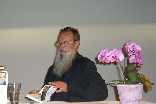 präsentiert sein Buch im Pfarrsaal